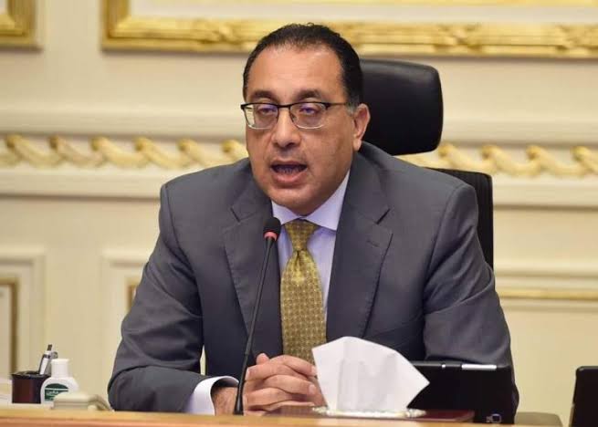 الحكومة تحدد فئات الموظفين المستثناة من قرار العمل من المنزل يوم الأحد